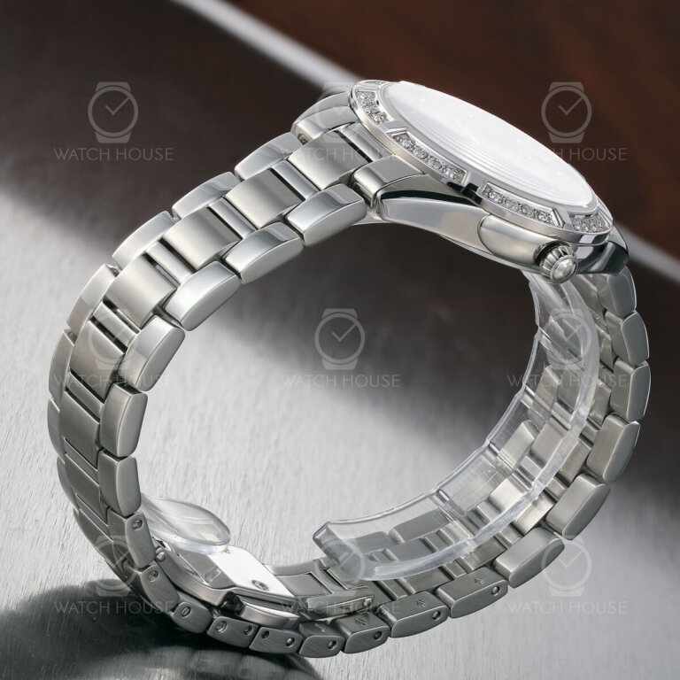 Bulova classic ladies watch with 19 diamonds and  MOP 96R243