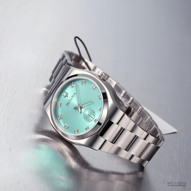 Bulova Surveyor Perlmutt 11 Diamanten 96P243 Zartblau