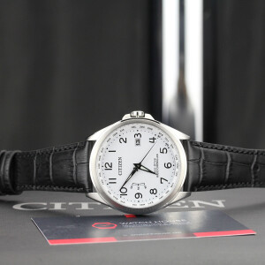 Citizen Herren Funkuhr CB0250-17A Weltzeituhr mit ewigem...