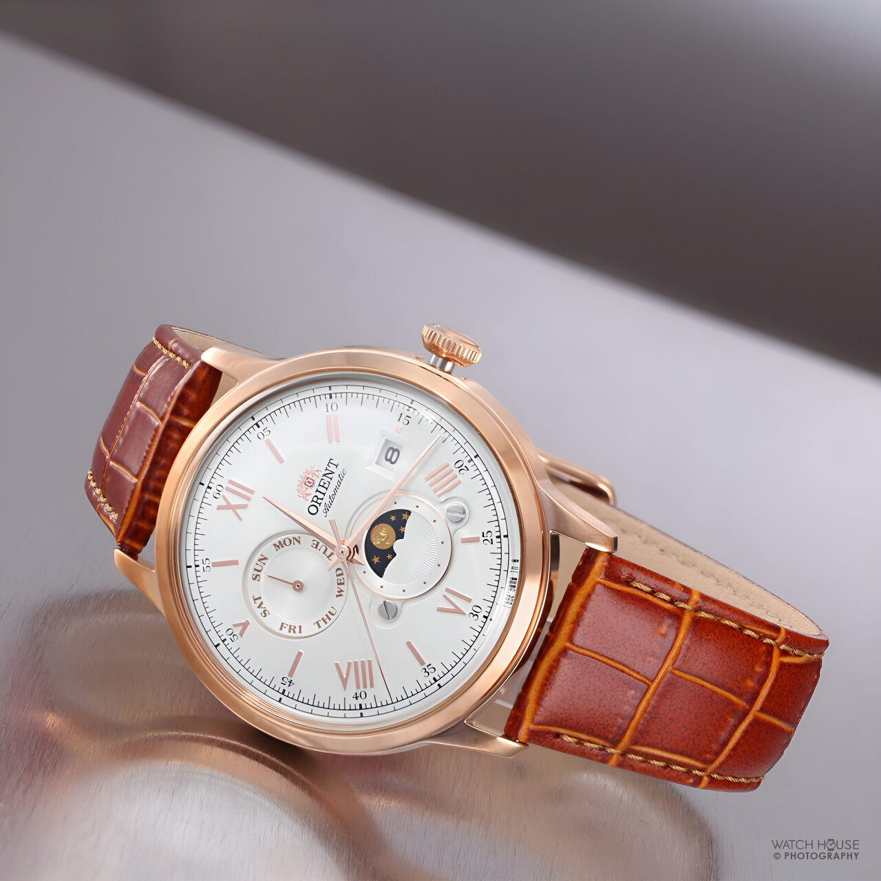 Orient Contemporary Automatik mit Tag-Nacht RA-AK0801S Rosé-Silber