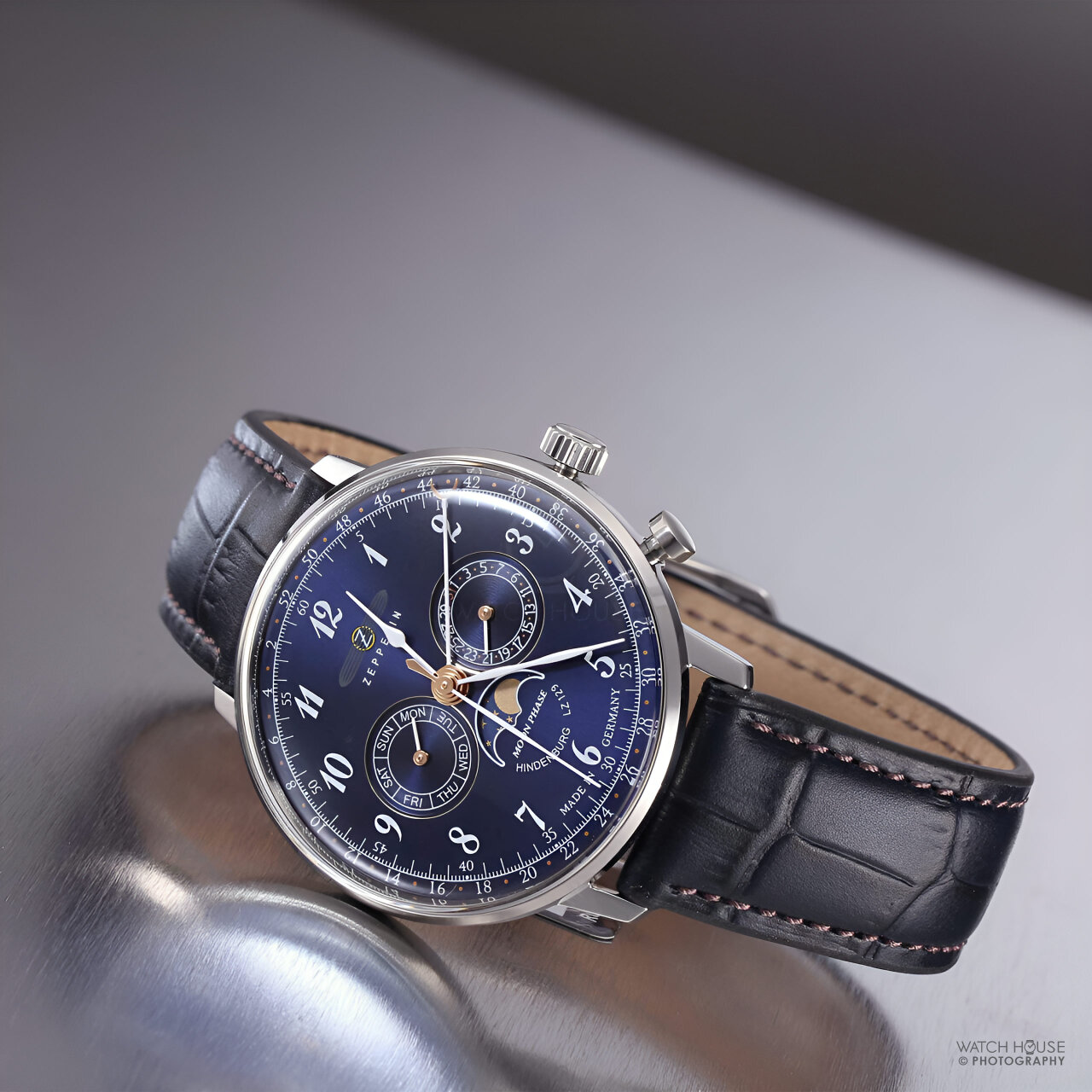 Zeppelin LZ129 Hindenburg 7036-3 calendar watch with moon phase
