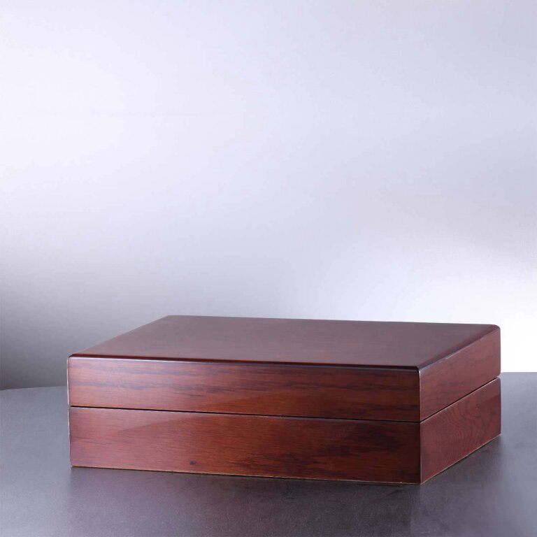 Luxuriöse Uhrenbox aus Roteiche-Furnier mit Rosewood-Finish