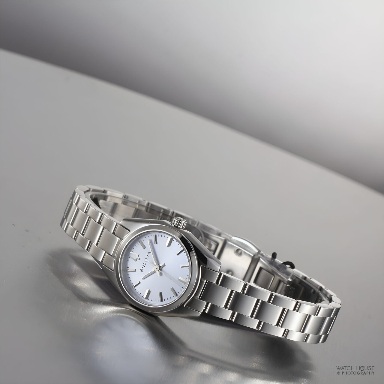 Bulova Classic Damenuhr zierliche 96L345 Eisblau