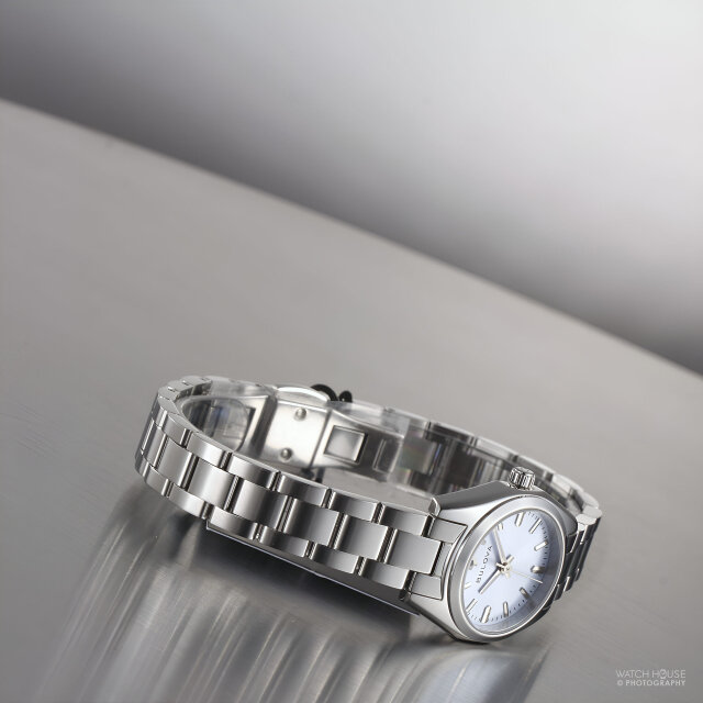 Bulova Classic Damenuhr zierliche 96L345 Eisblau