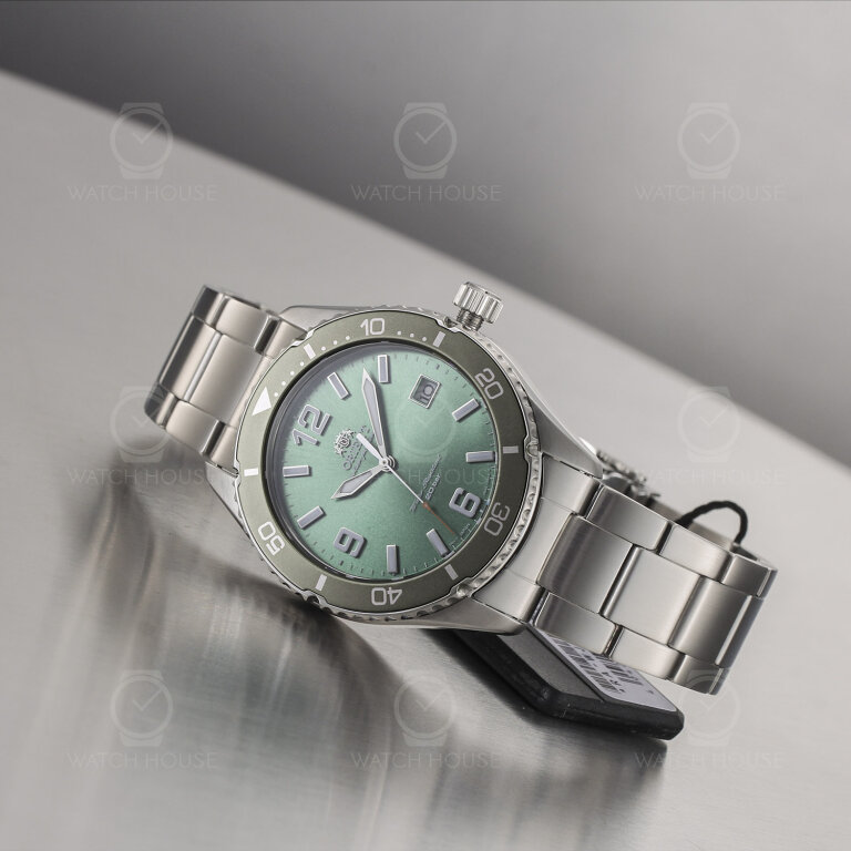 Orient Sports Quartz Mako 40 Diver Design Solar Powered...