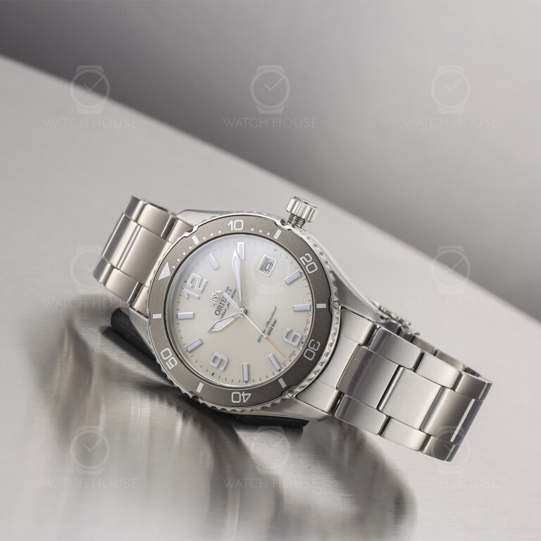 Orient Sports Quartz Mako 40 Diver Design Solar Powered...