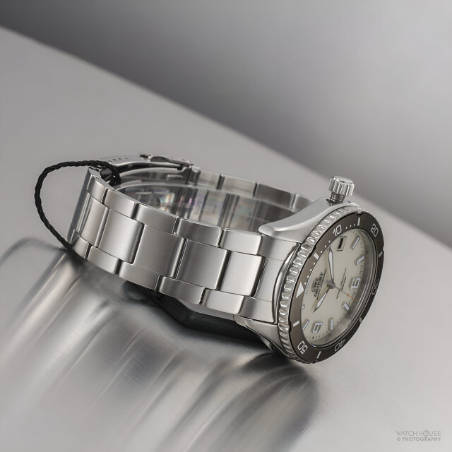 Orient Sports Quartz Mako 40 Diver Design Solar Powered RA-WJ0003S