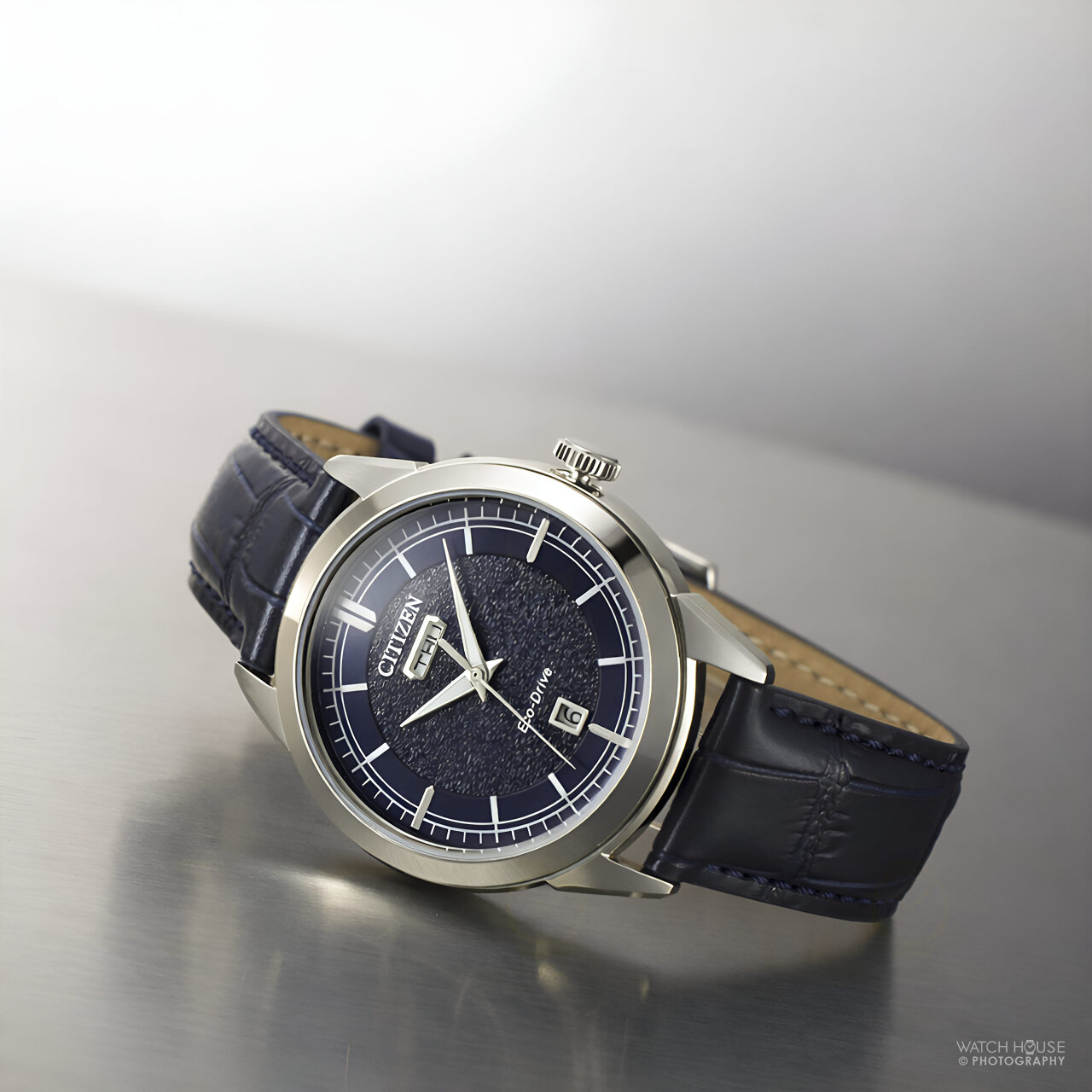 Citizen Eco Drive Elegance Classic Day-Date AW0151-00L