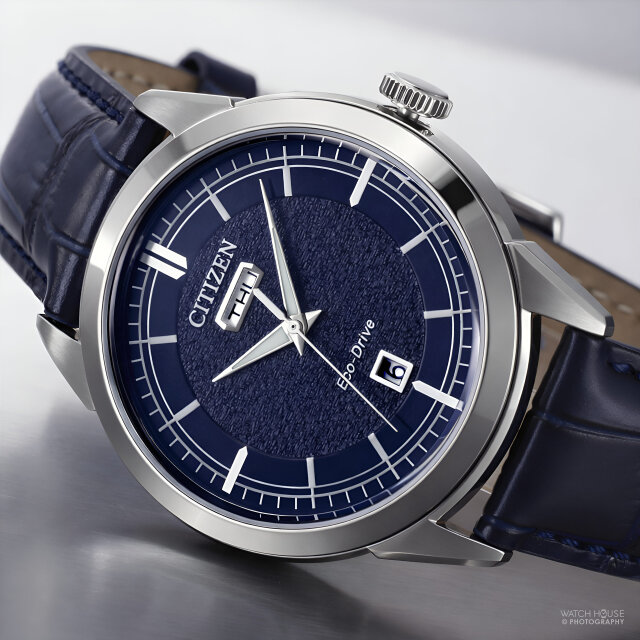 Citizen Eco Drive Elegance Classic Day-Date AW0151-00L
