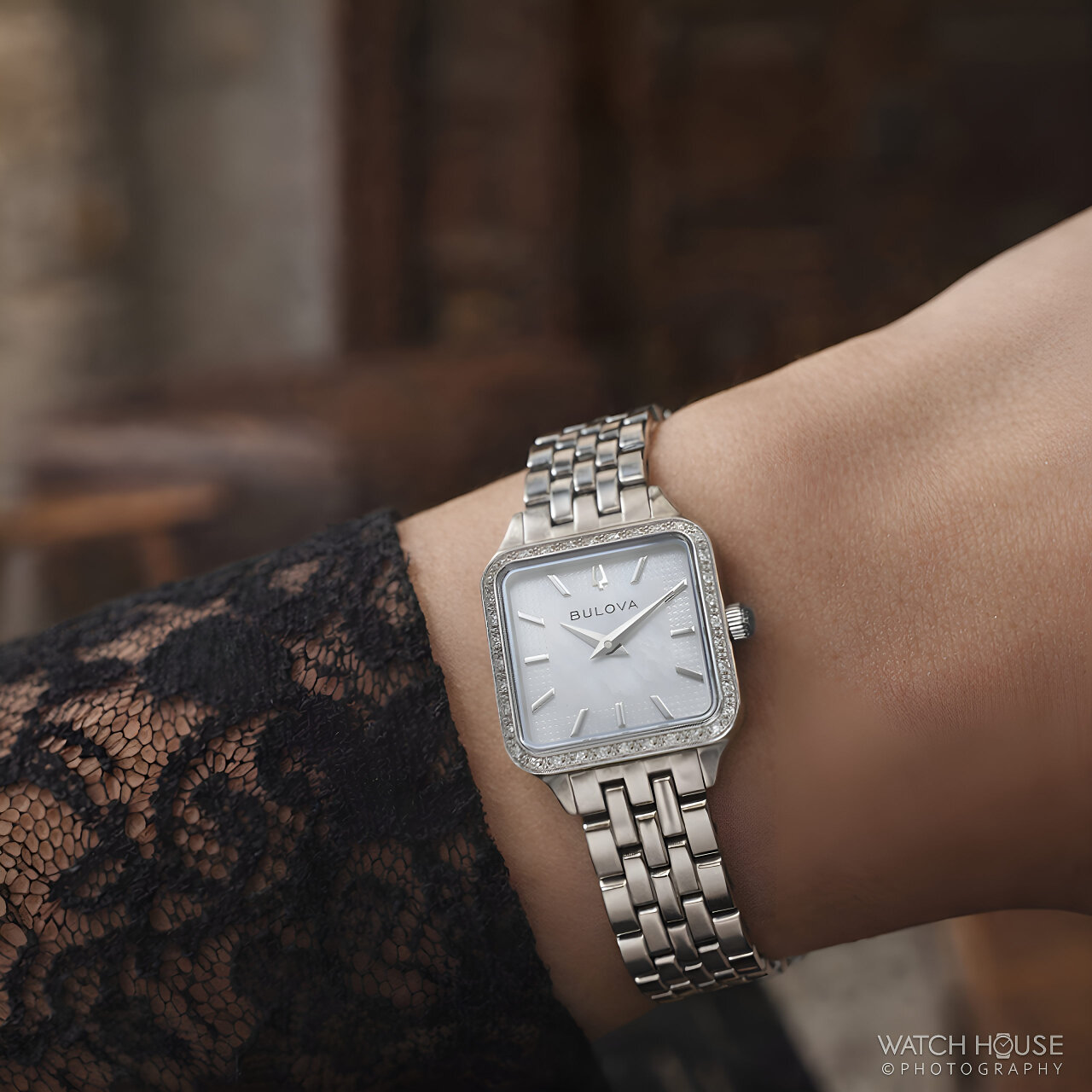 Bulova Classic ladies’ watch 96R256, mother-of-pearl, 36 diamonds
