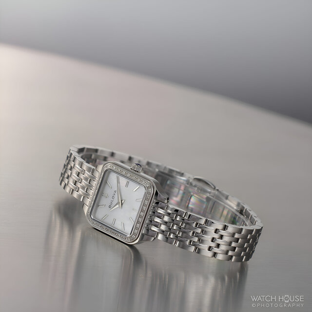 Bulova Classic ladies’ watch 96R256, mother-of-pearl, 36 diamonds