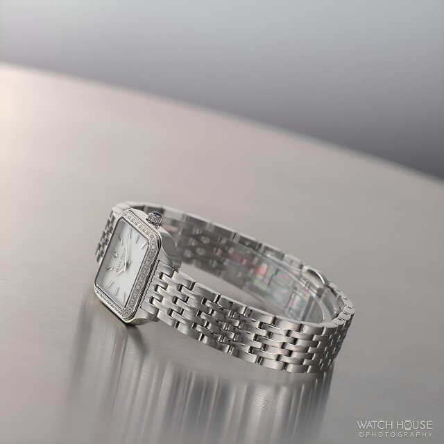 Bulova Classic ladies’ watch 96R256, mother-of-pearl, 36 diamonds