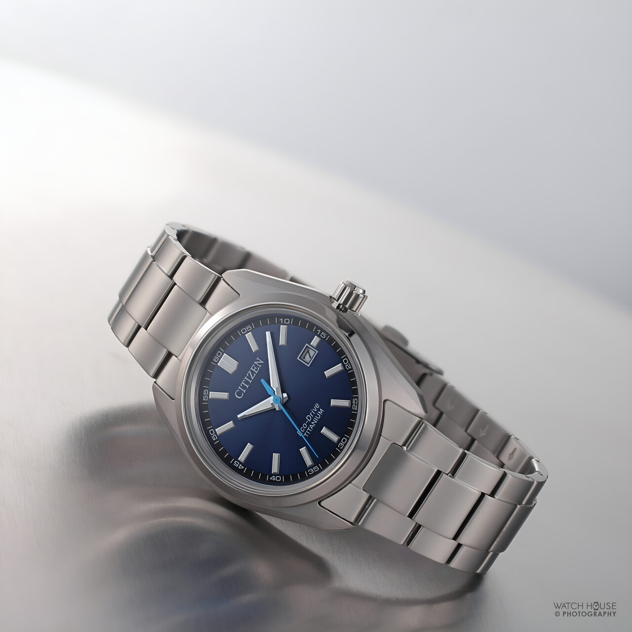Citizen Eco-Drive mens watch Super Titanium AW1900-50L Blau