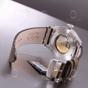 Bauhaus Aviation automatic pilots watch Sellita SW200 luminous dial