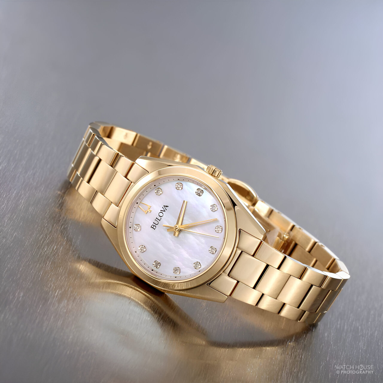 Bulova 97P172 Surveyor Gold-Perlmutt Damenuhr mit 11 Diamanten