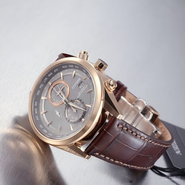 Citizen Funkuhr Chrono mit Weltzeit AT8263-10H Roségold-Grau