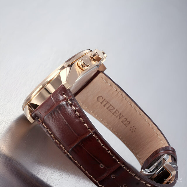 Citizen Funkuhr Chrono mit Weltzeit AT8263-10H Roségold-Grau