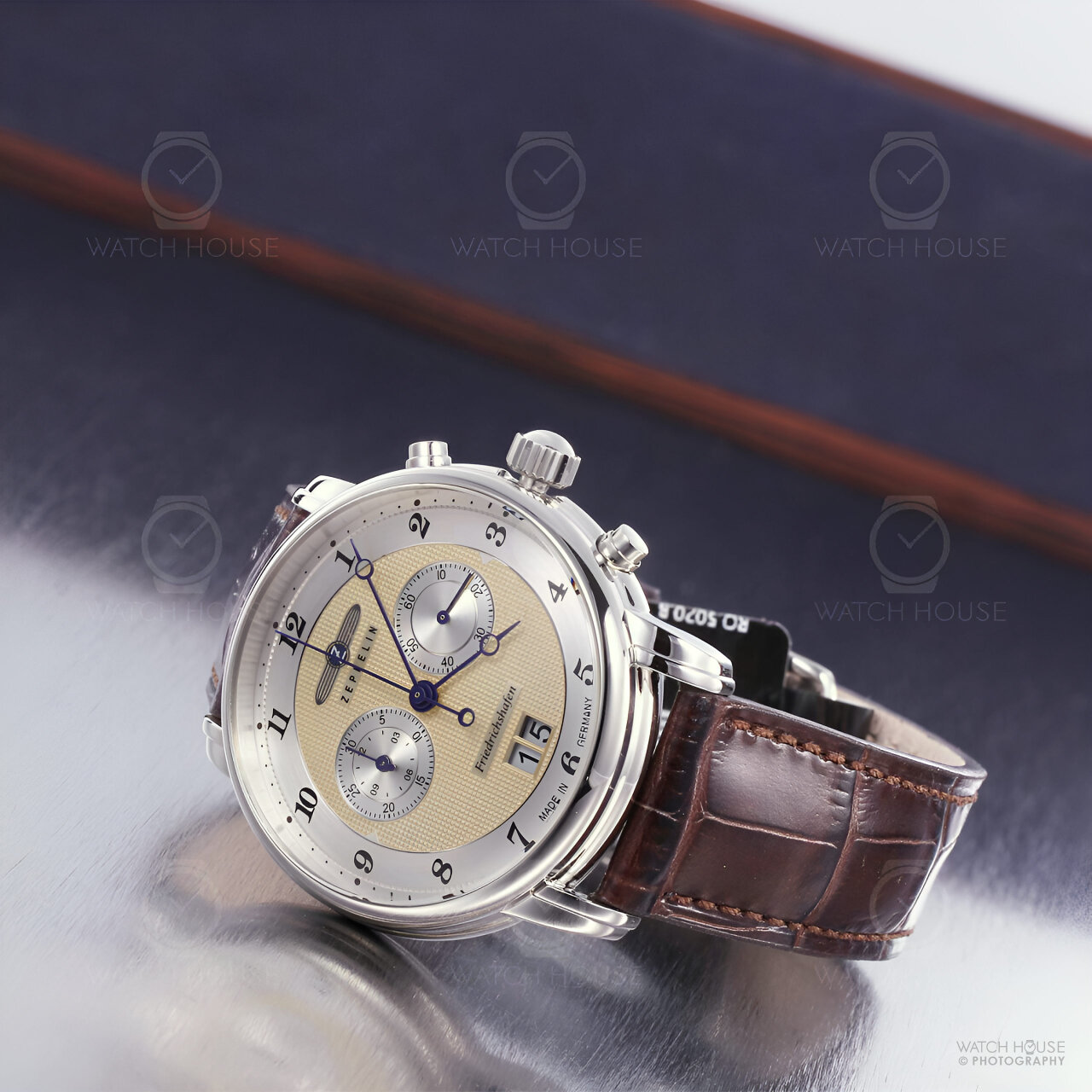 Zeppelin Friedrichshafen 8584-5 gold Big-Date-Chrono